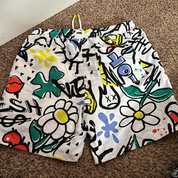 NWT no boundaries mens prints white shorts w/ pockets size small (28-30) - Picture 2 of 6